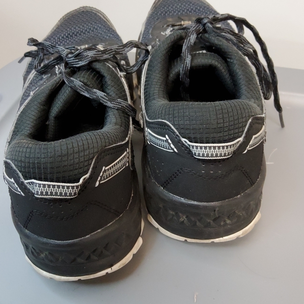 Saucony run anywhere women's 9.5 black EUC - Picture 2 of 5